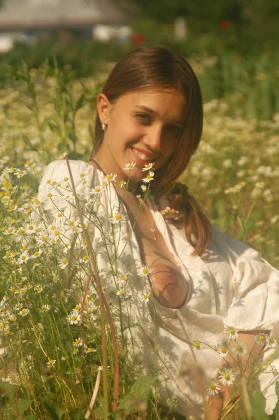 Чистая обнаженная на чистом лугу