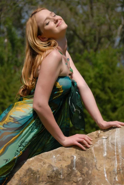 Эротическая блондинка от намека до откровения